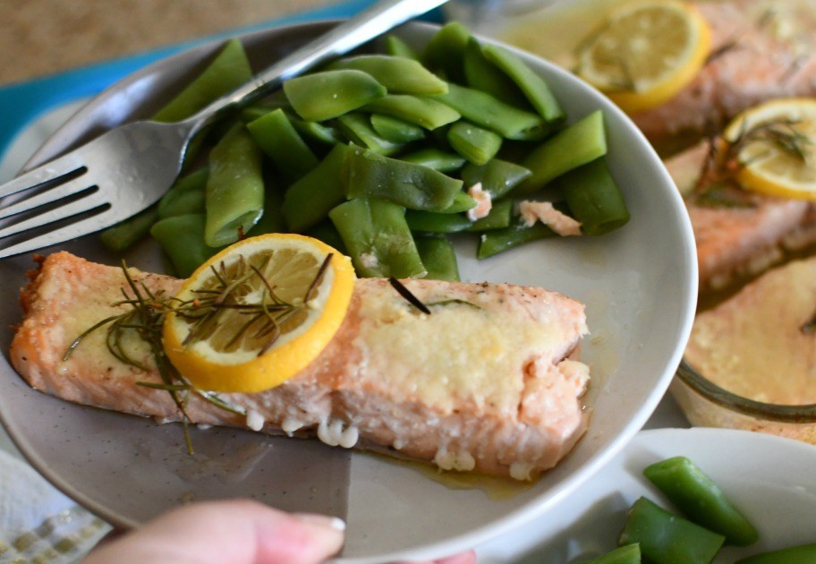 plate of salmon and green beans