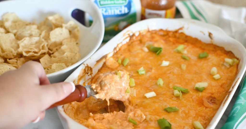 easy buffalo chicken dip with cheese