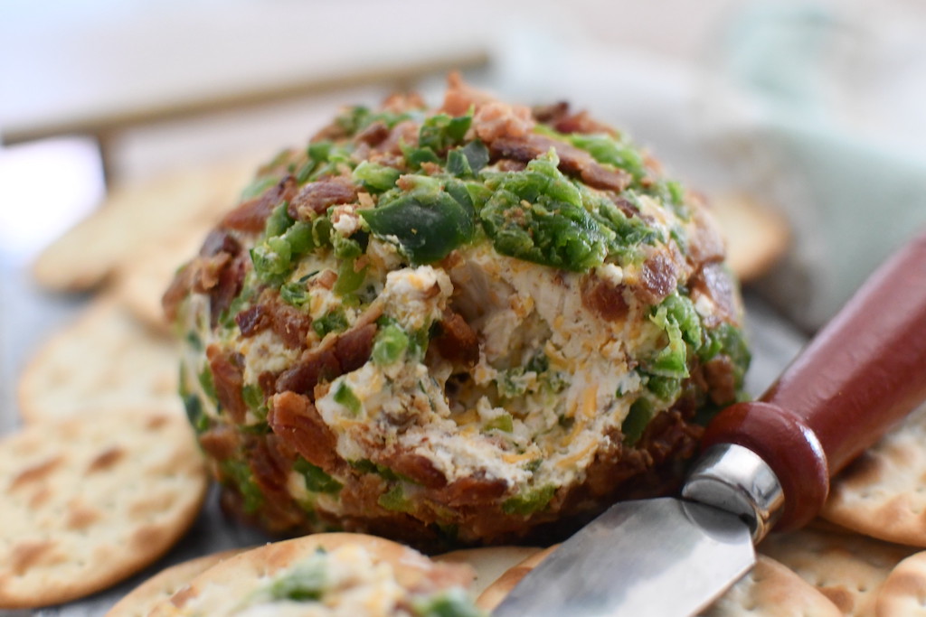 close up of a bacon jalapeño cheese ball 