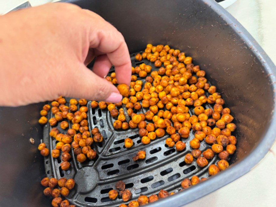 making roasted chickpeas uing the air fryer