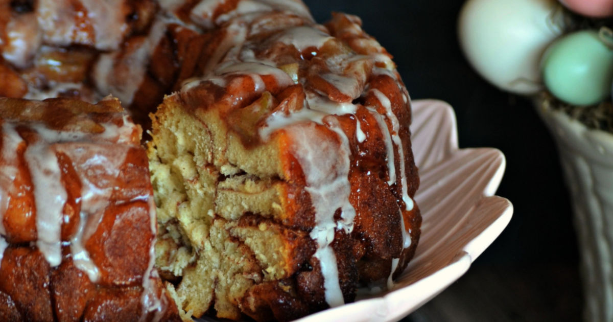 Apple Cinnamon Monkey Bread - Only 5 Ingredients Needed | Hip2Save