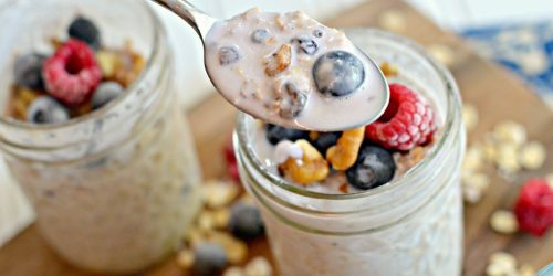 Simple Overnight Oatmeal Recipe For Busy Mornings (Easy Breakfast Meal Prep Idea!)