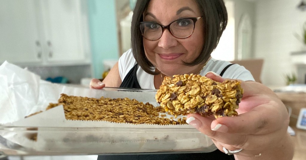 woman holding a tray of pumpkin chocolate chip granola bars