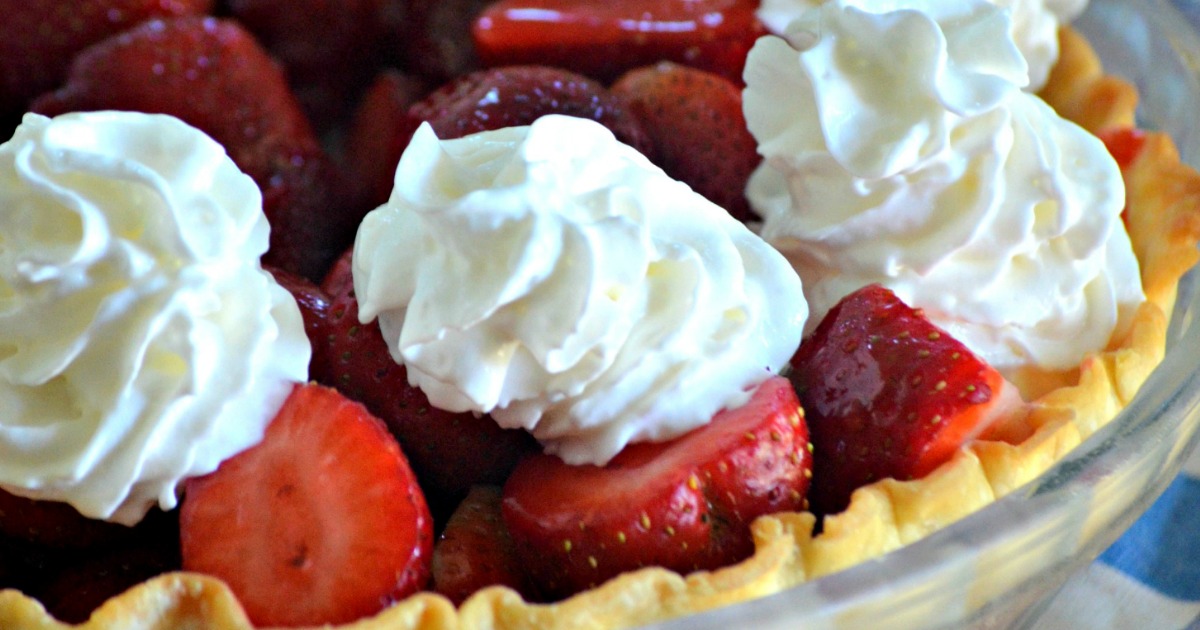 Easy & Fresh Strawberry Pie Recipe (Perfect for Cookouts!)