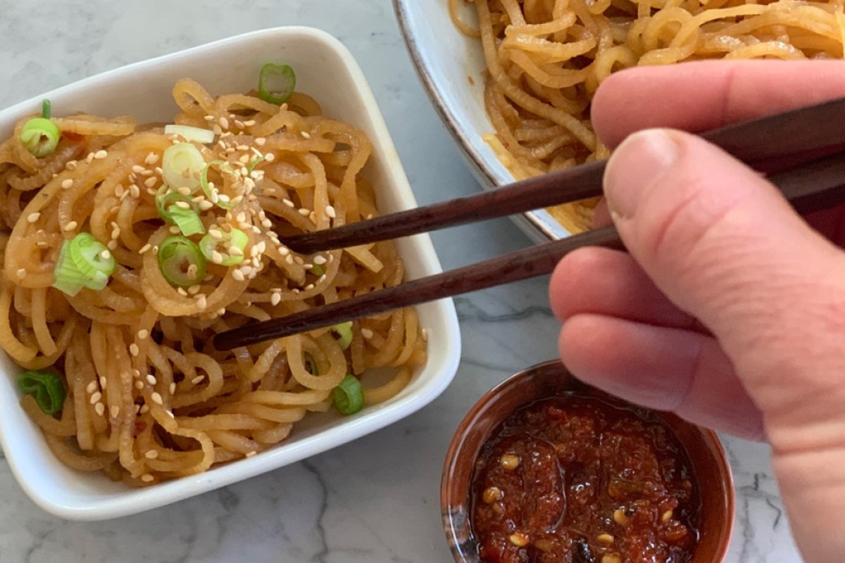 Meatless Monday dinner ideas include low-carb-sesame noodles in a square dish
