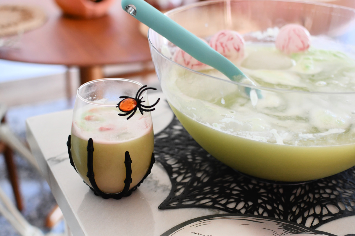 Spooktacular 3-Ingredient Halloween Punch for Last-Minute Frights!