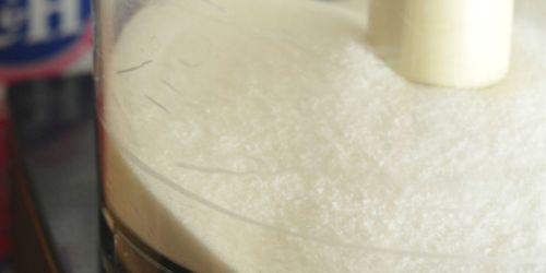 DIY Powdered Sugar (Genius Baking Tip)