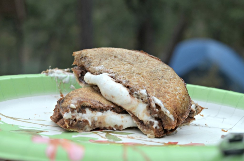 gooey pie iron nutella and marshmallow pie camping 