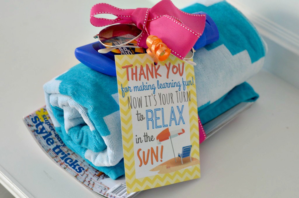 10 Teacher Gift Ideas w Free Printable - Teacher Gift Towel Printable Tag 