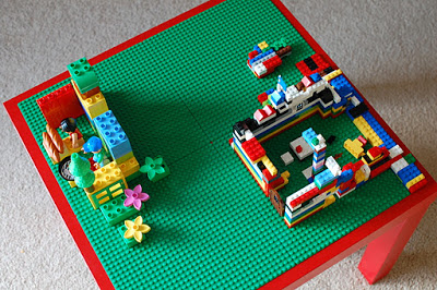 Lego travel online table