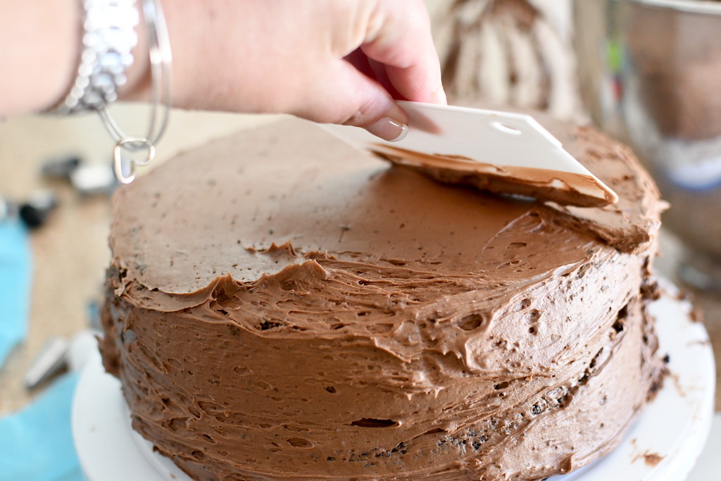 frosting chocolate cake 