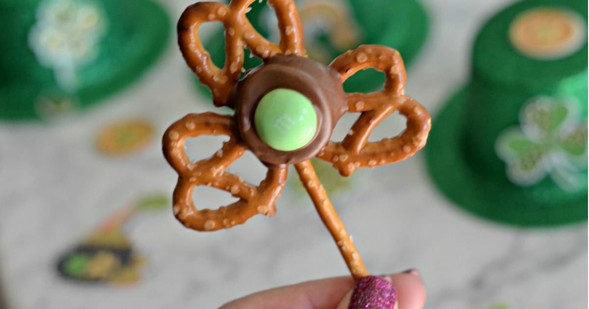 Whip Up Shamrock Pretzels for a Simple St. Patrick’s Day Treat (Just 4 Ingredients!)