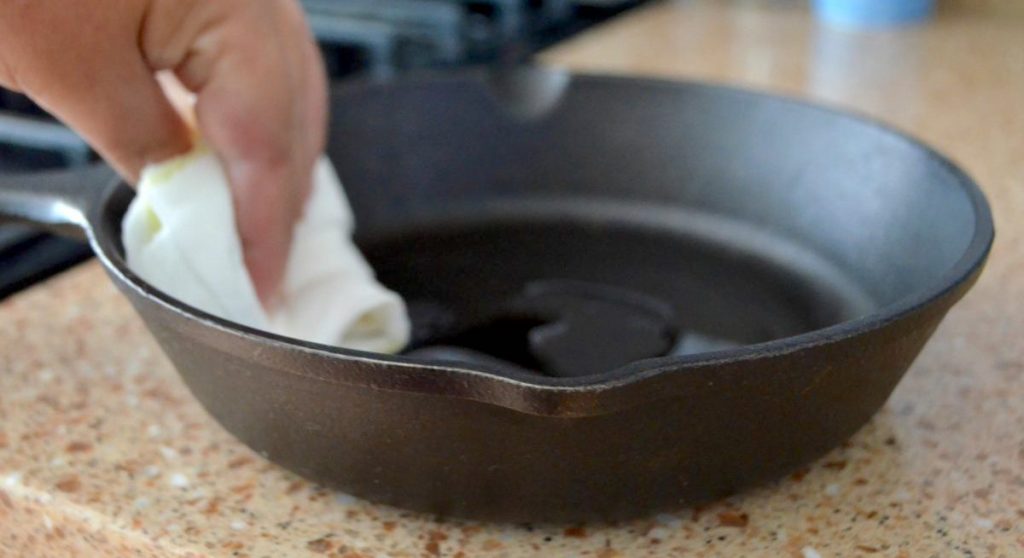 This Cast Iron Scrubber Has Over 1,700 5-Star Reviews