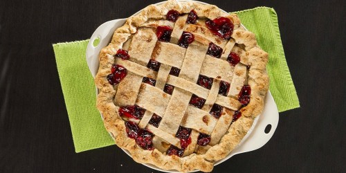 Amazon: Lodge 9.5″ Red Stoneware Baking Dish ONLY $6.29 Shipped (Regularly $27.50)