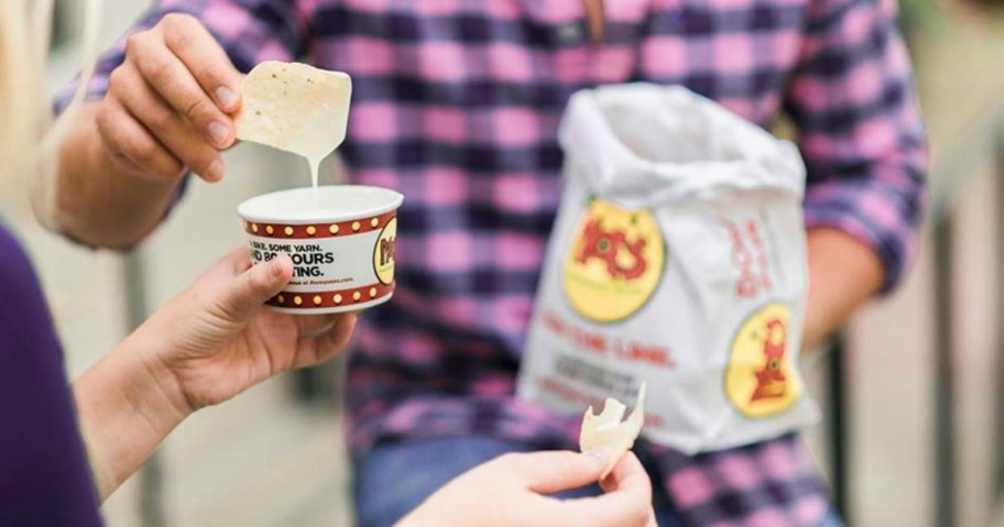 Moe's queso