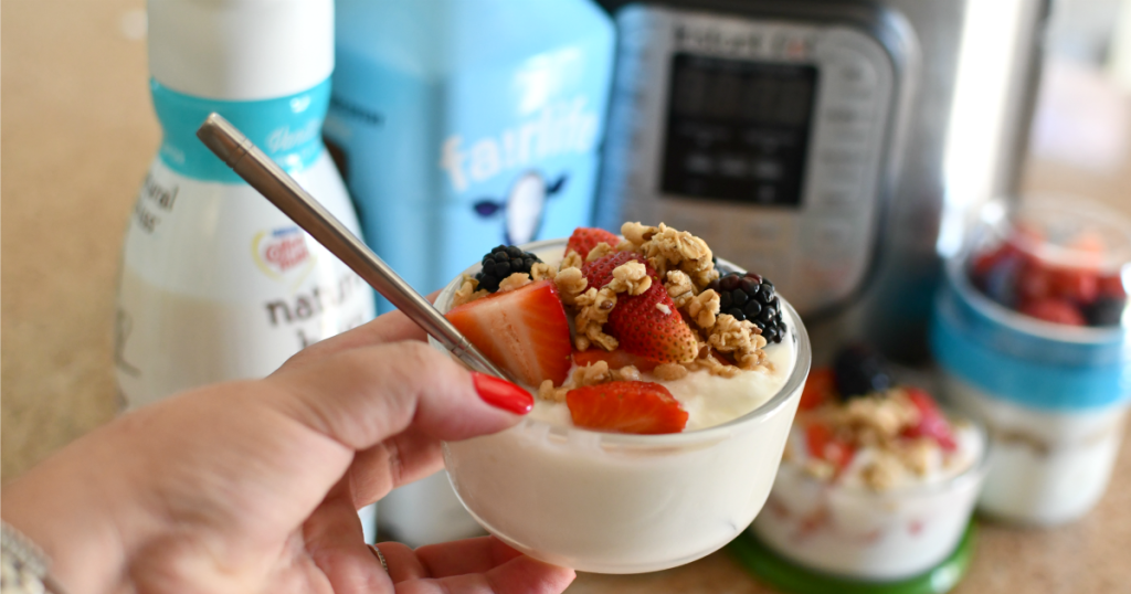 instant pot yogurt with berries