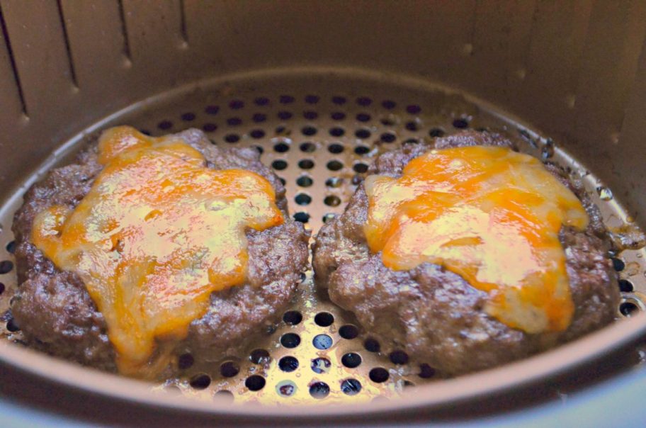 making hamburgers in the air fryer 