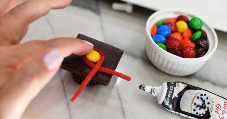 Treat Your Grad With These Easy Chocolate Graduation Caps!