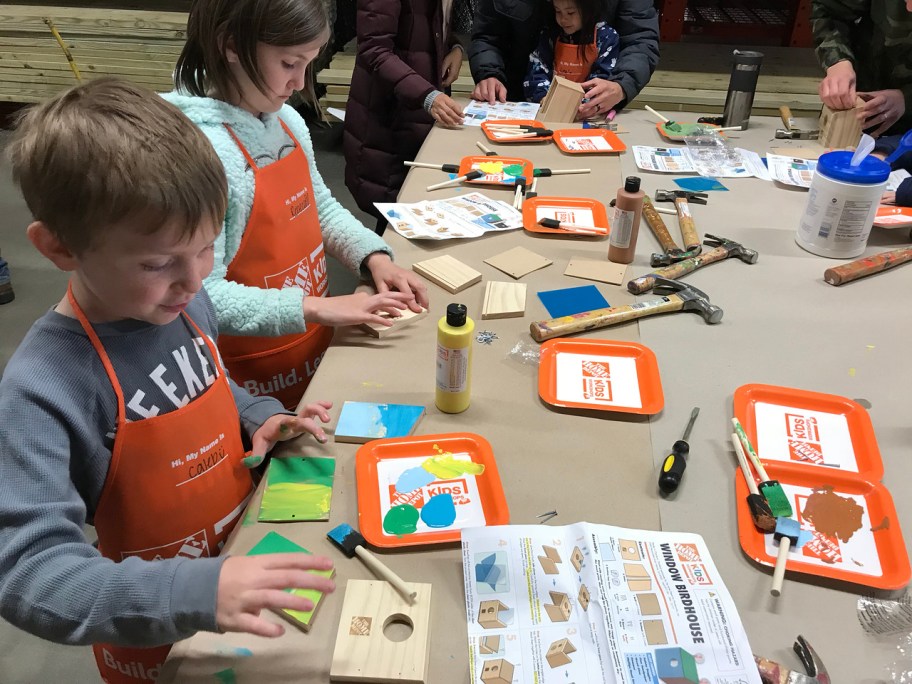 kids working on home depot projects in store