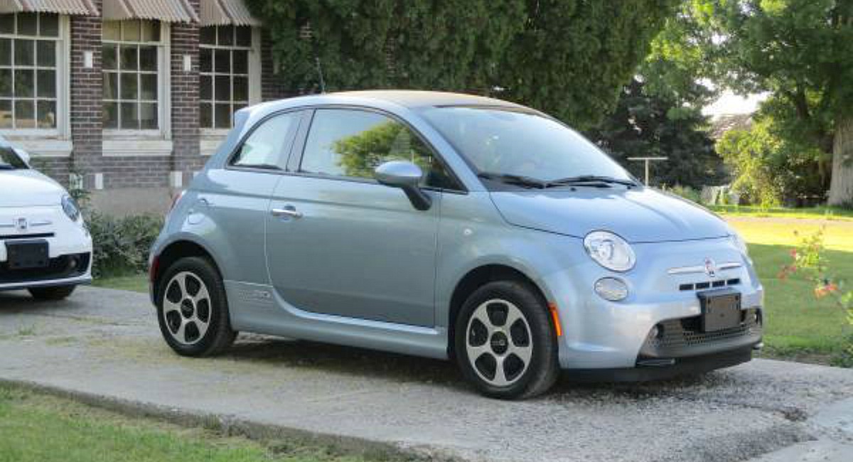we love deals and best splurges — like this fiat 500e