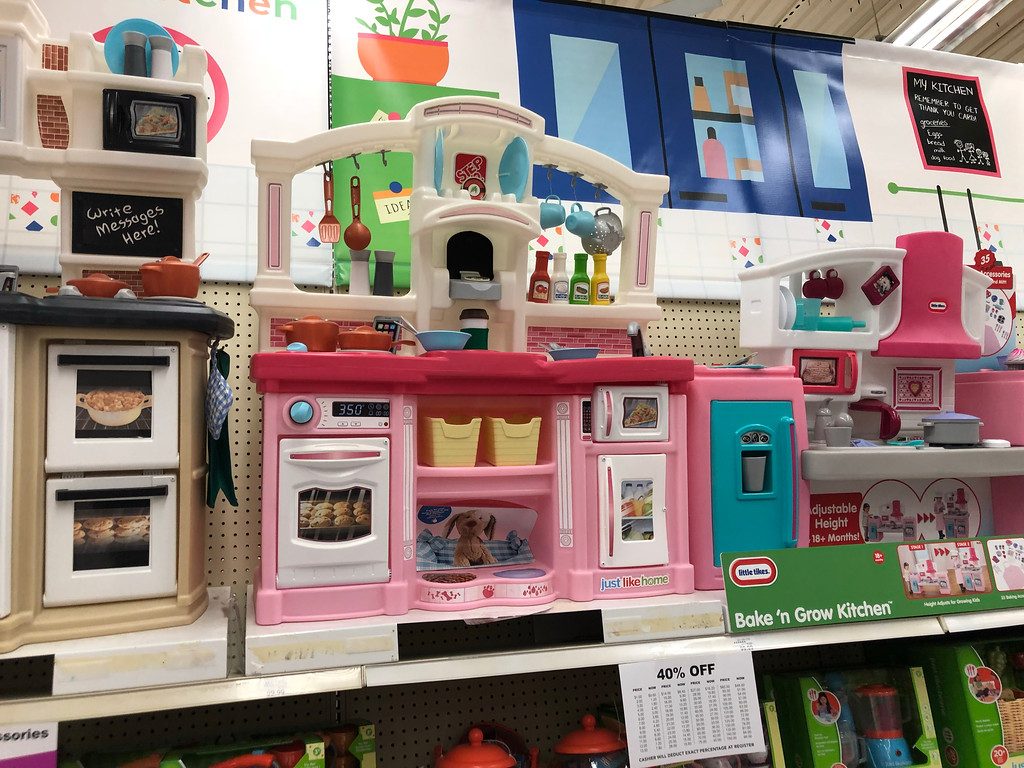 ToysRUs Closing Sale Up To 50 Off Little Tikes Step2 Learning   Step2 Fun With Friends Kitchen 