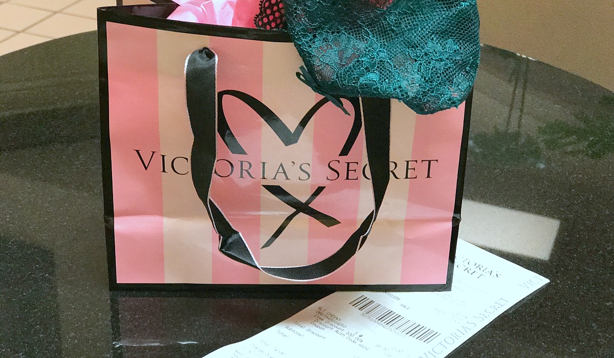 Collin's money-saving shopping tips for Victoria's Secret — vs bag and receipt