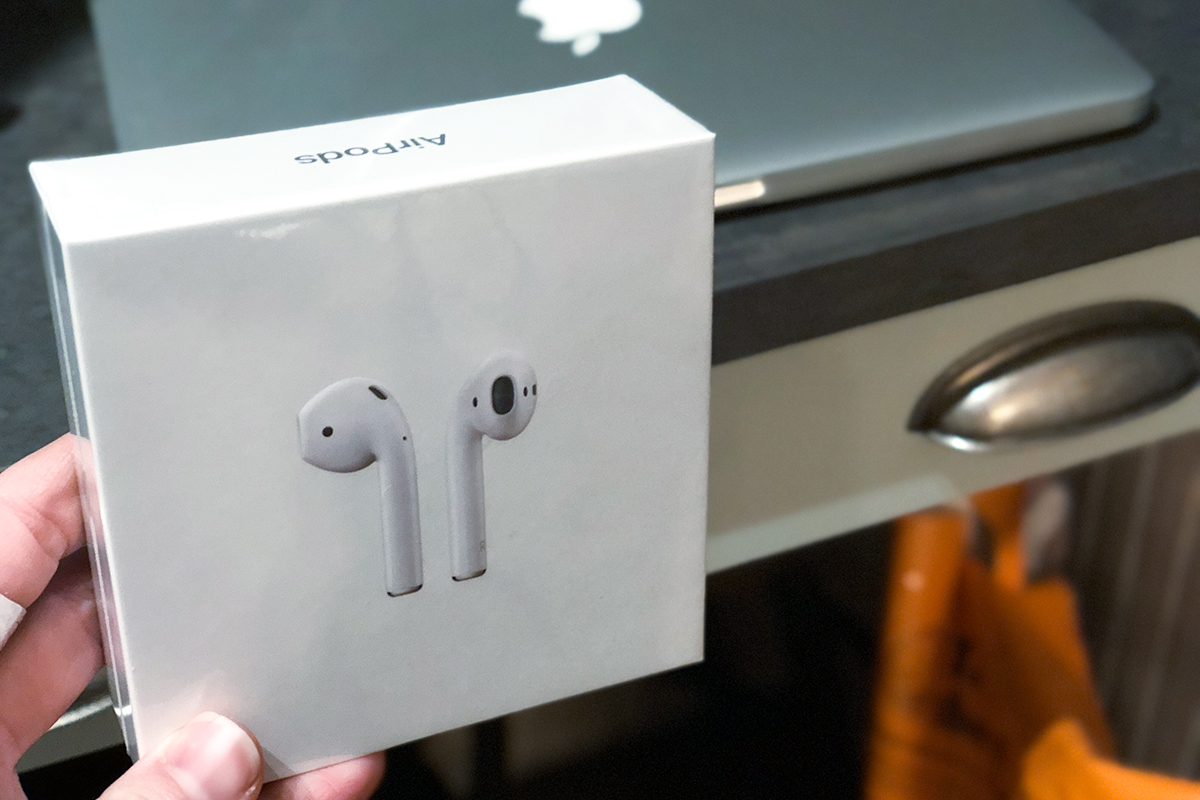 hip2save 10th birthday giveaway — apple airpods