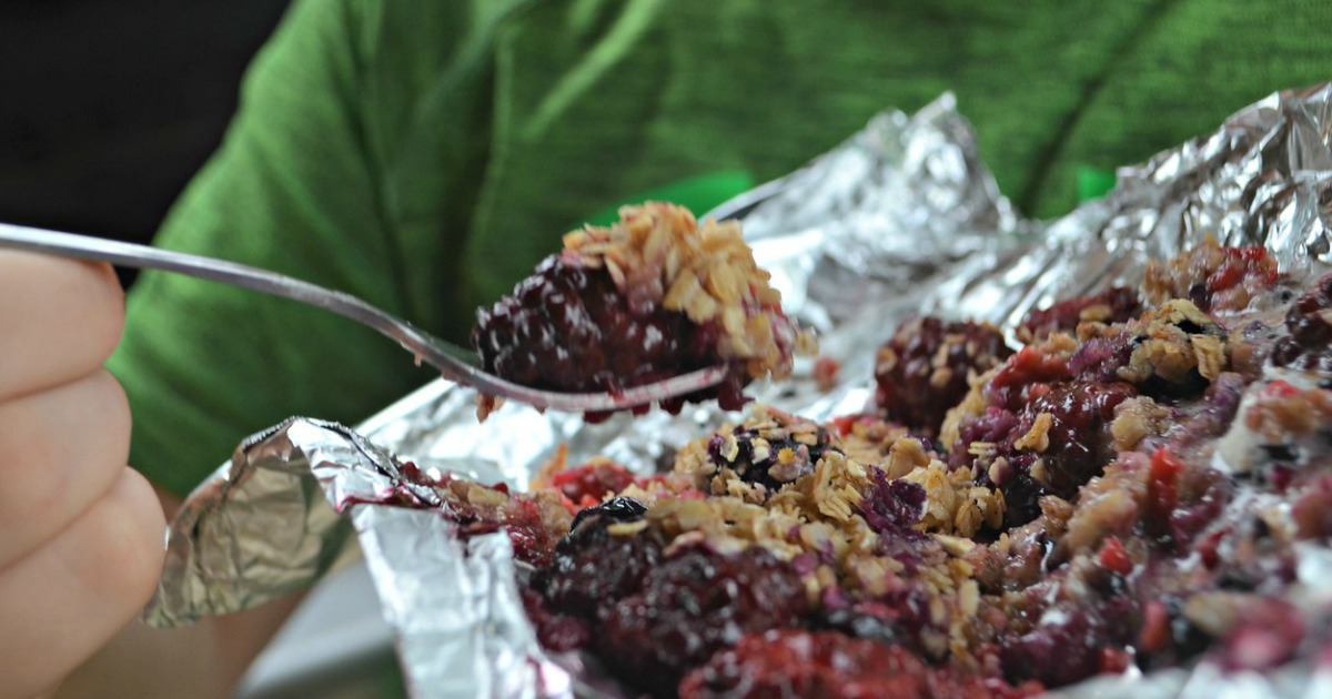 berry crisp packets for grilling or camping – a closeup of the final product 
