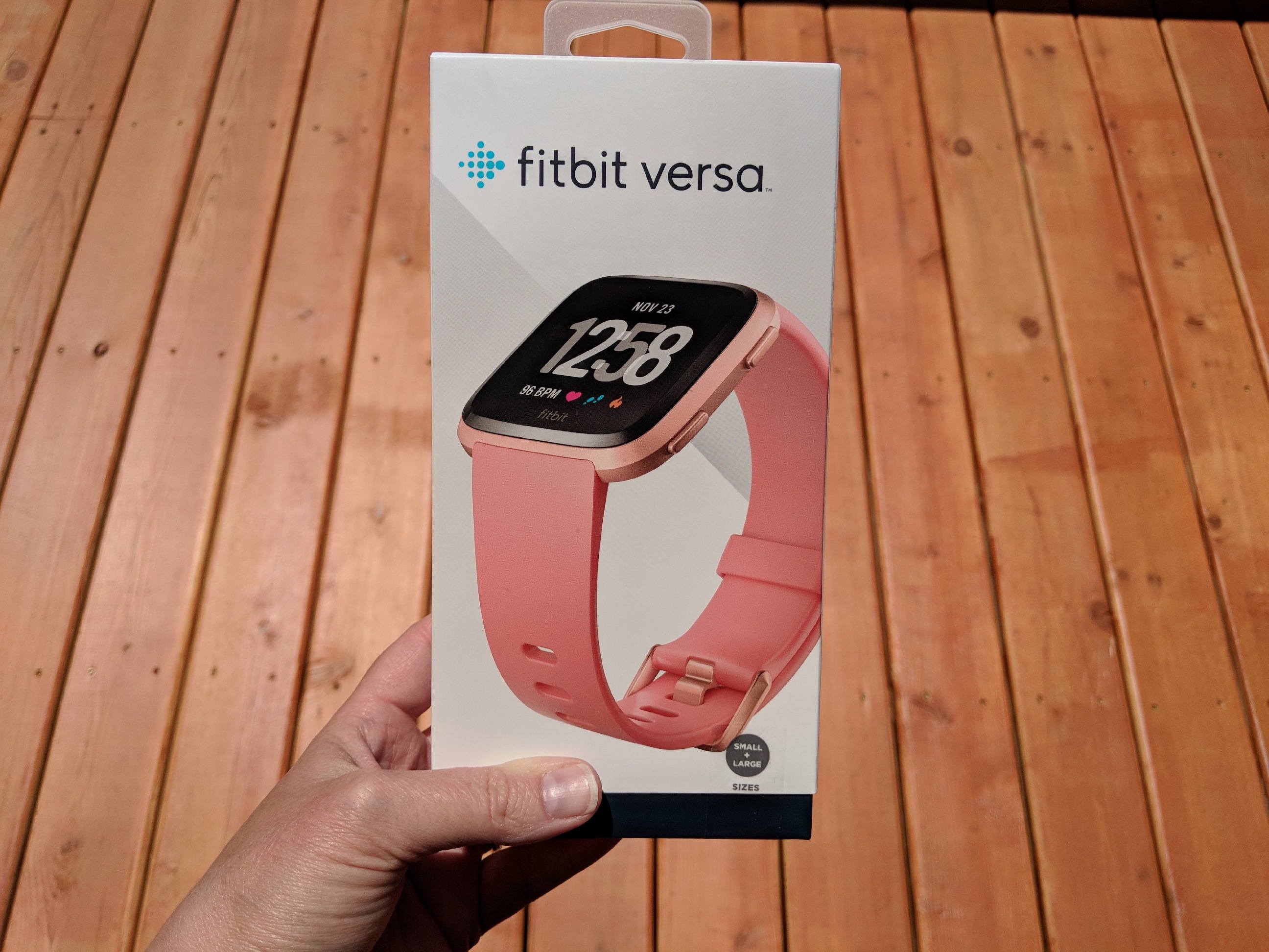 apple watch or fitbit versa? - Fitbit versa box