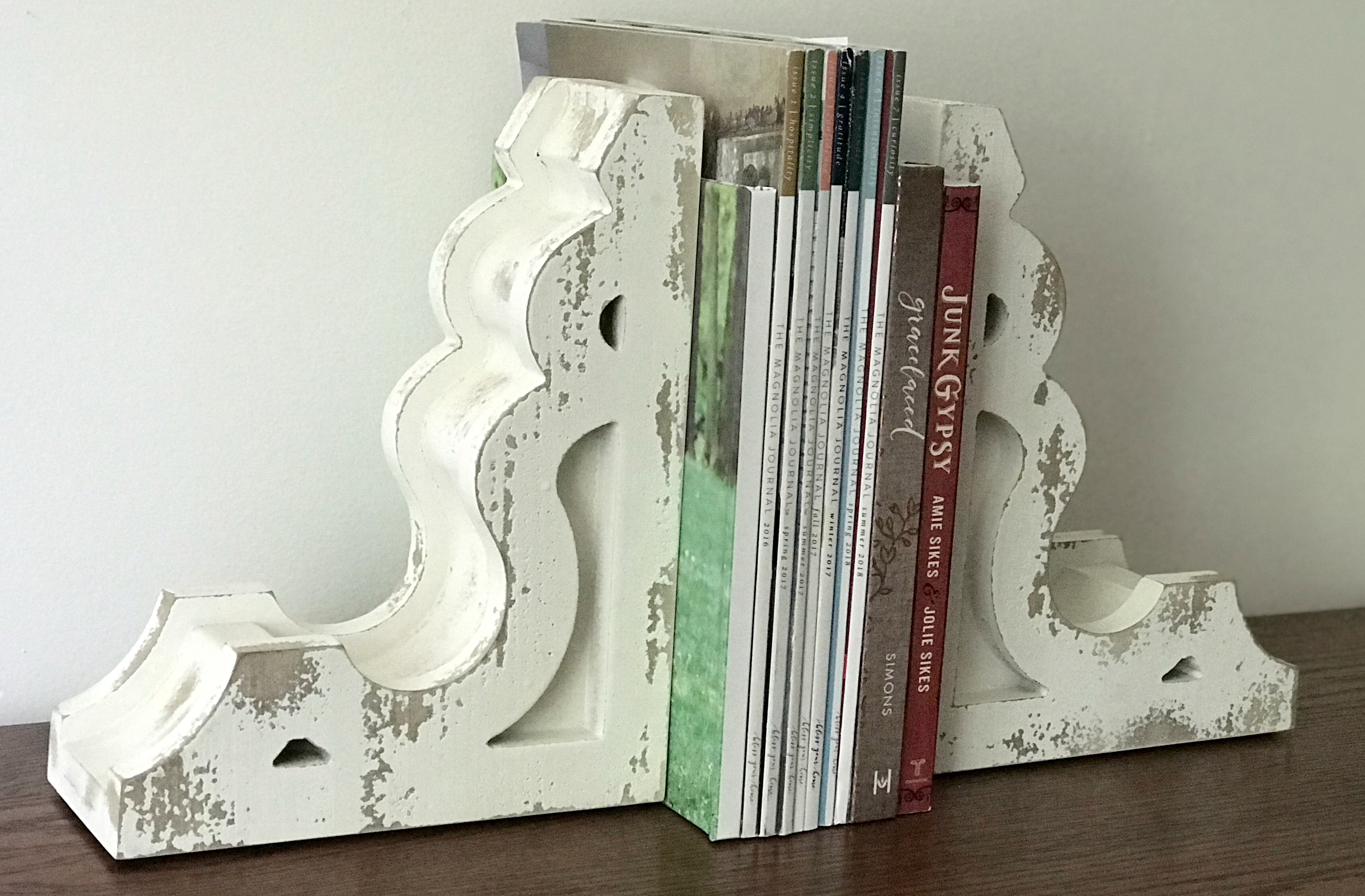 Top Magnolia corbels/bookends