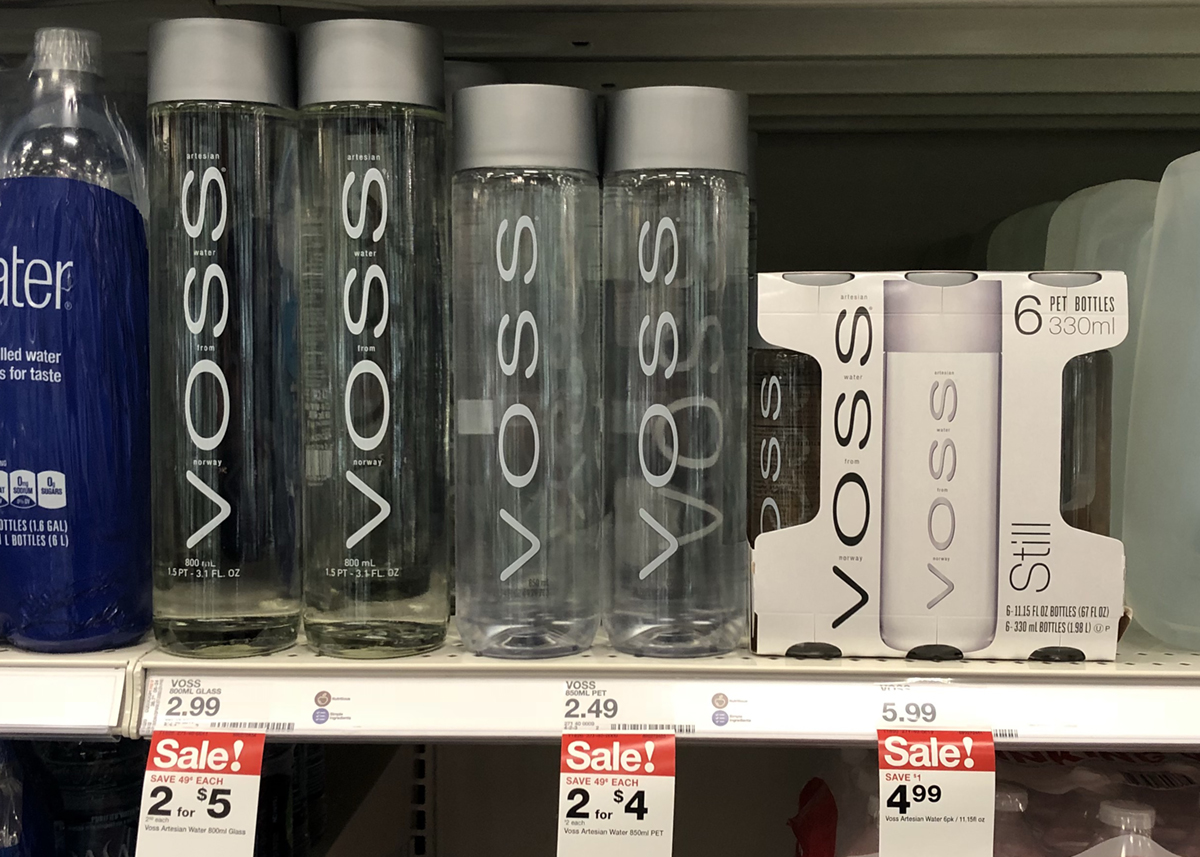 Дорогая вода в бутылках. Питьевая вода Voss. Бутылка Voss. Вода Boss питьевая. Дорогая вода Voss.