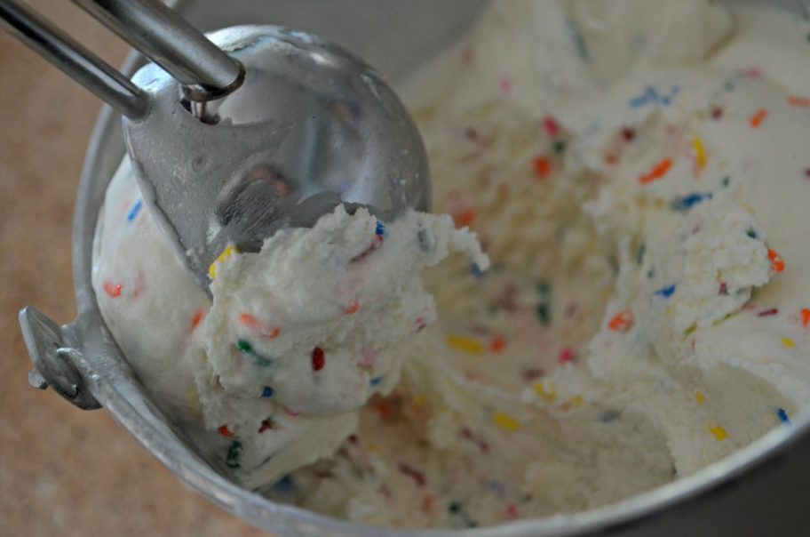 homemade cake batter ice cream &ndash; Ice cream scoop scooping ice cream