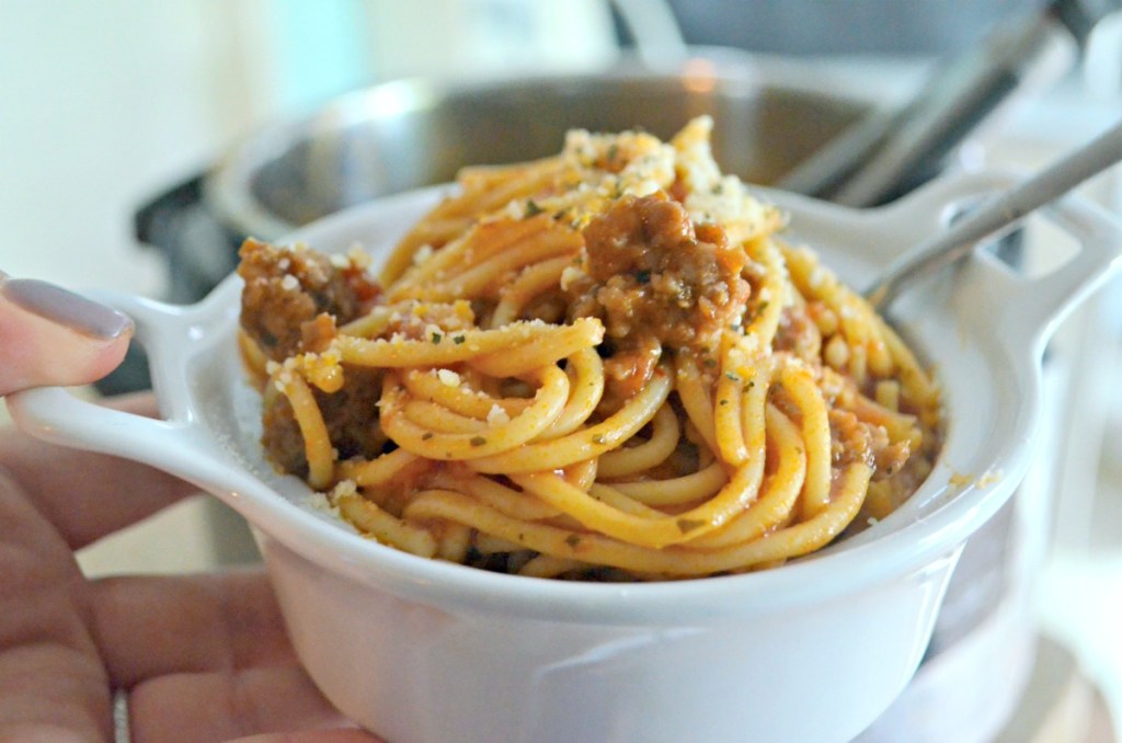 instant pot spaghetti in a bowl 