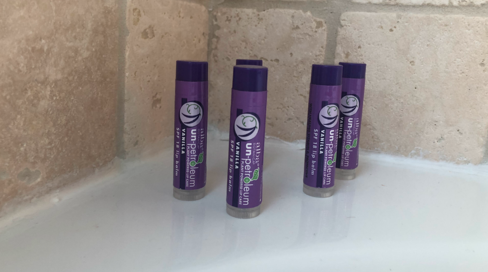 alba botanica un-petroleum lip balm – Vanilla tubes of the lip balm
