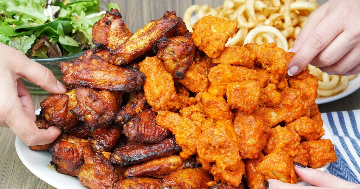 best-game-day-restaurant-deals-pizza-wings-desserts-more-hip2save