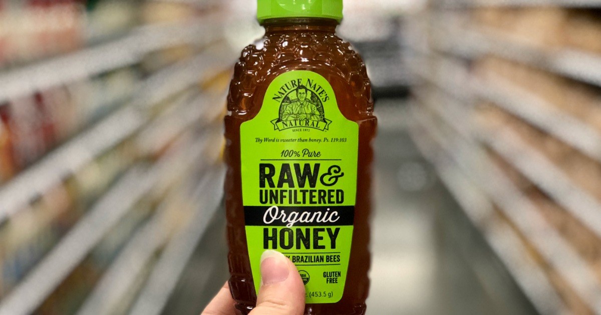  una botella de miel orgánica cruda sin filtrar