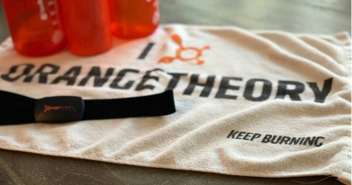 orangetheory fitness review – Towel and drink bottles