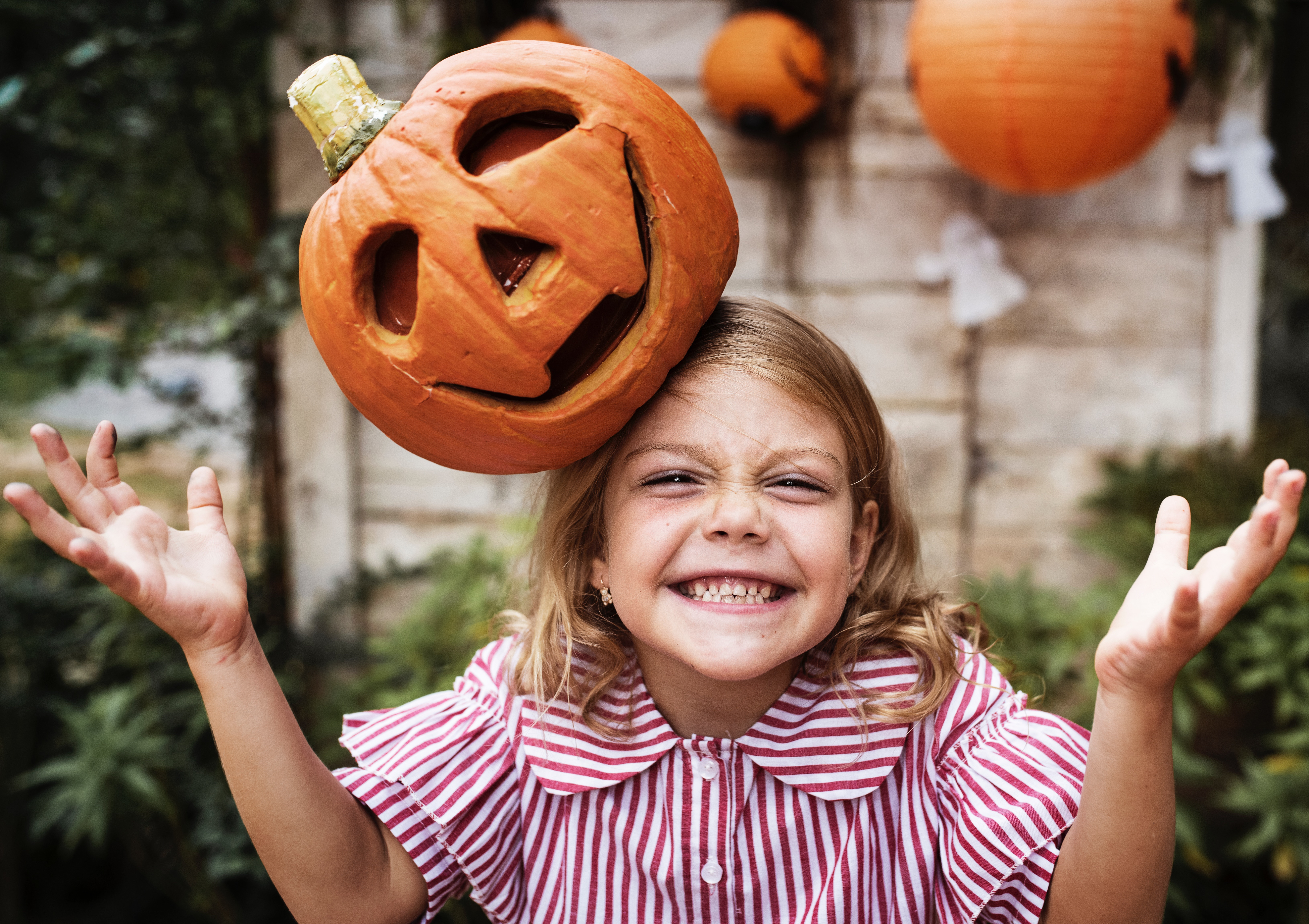 Halloween freebies and deals – Girl with a pumpkin hat