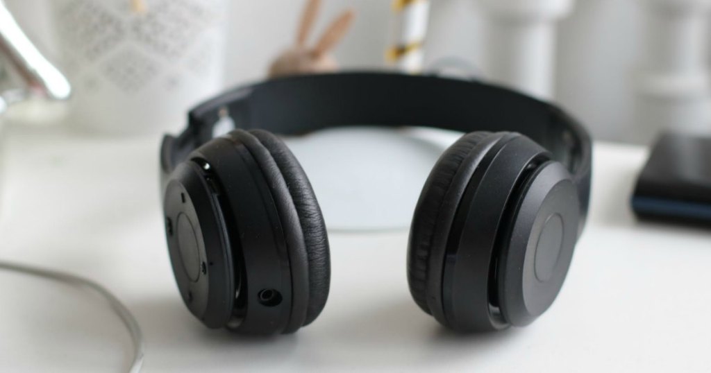 picture of black headphones