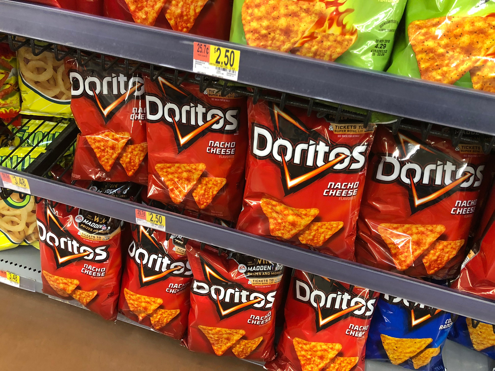 Чипсы в магните. Чипсы ДОРИТОС В магните. Чипсы Doritos магнит. Doritos Пятерочка. Чипсы ДОРИТОС В Пятерочке.