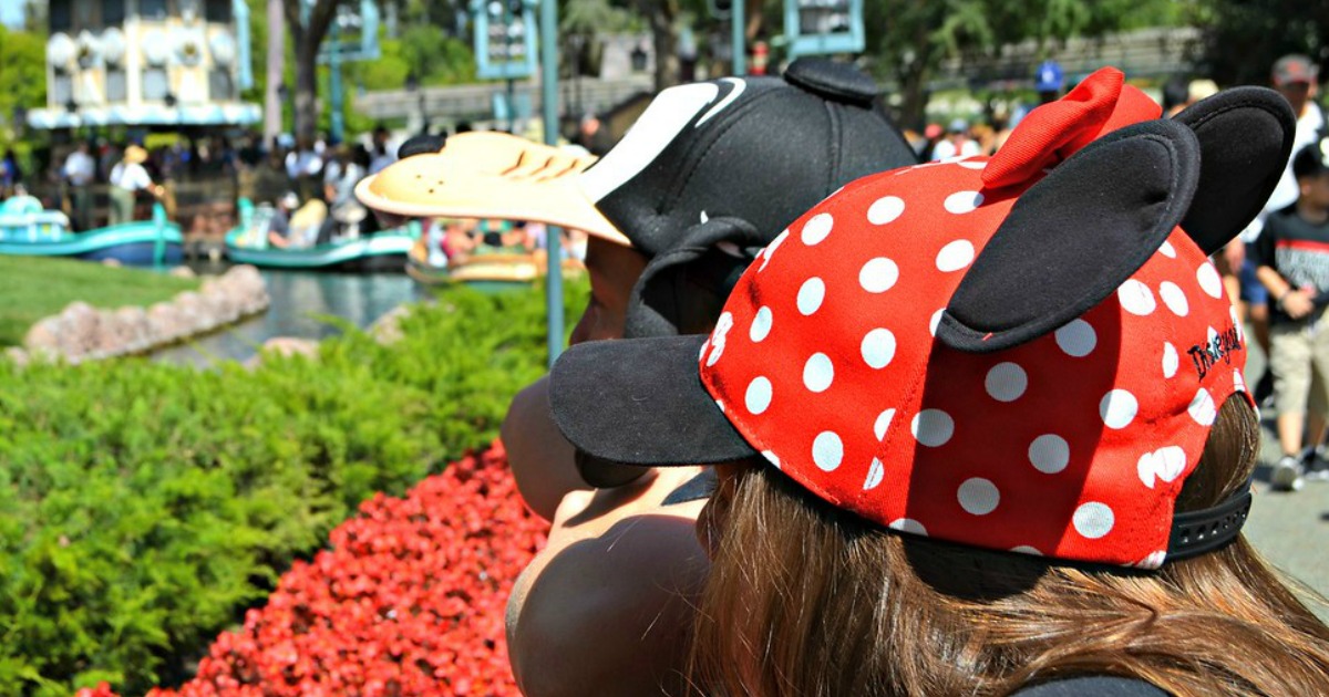 Minnie Mouse and Goofy hats on kids from a disney discount ticket pic