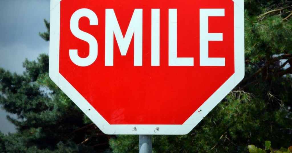 19 Simple And Thoughtful Ways to Pay It Forward in 2019 - Smile Sign