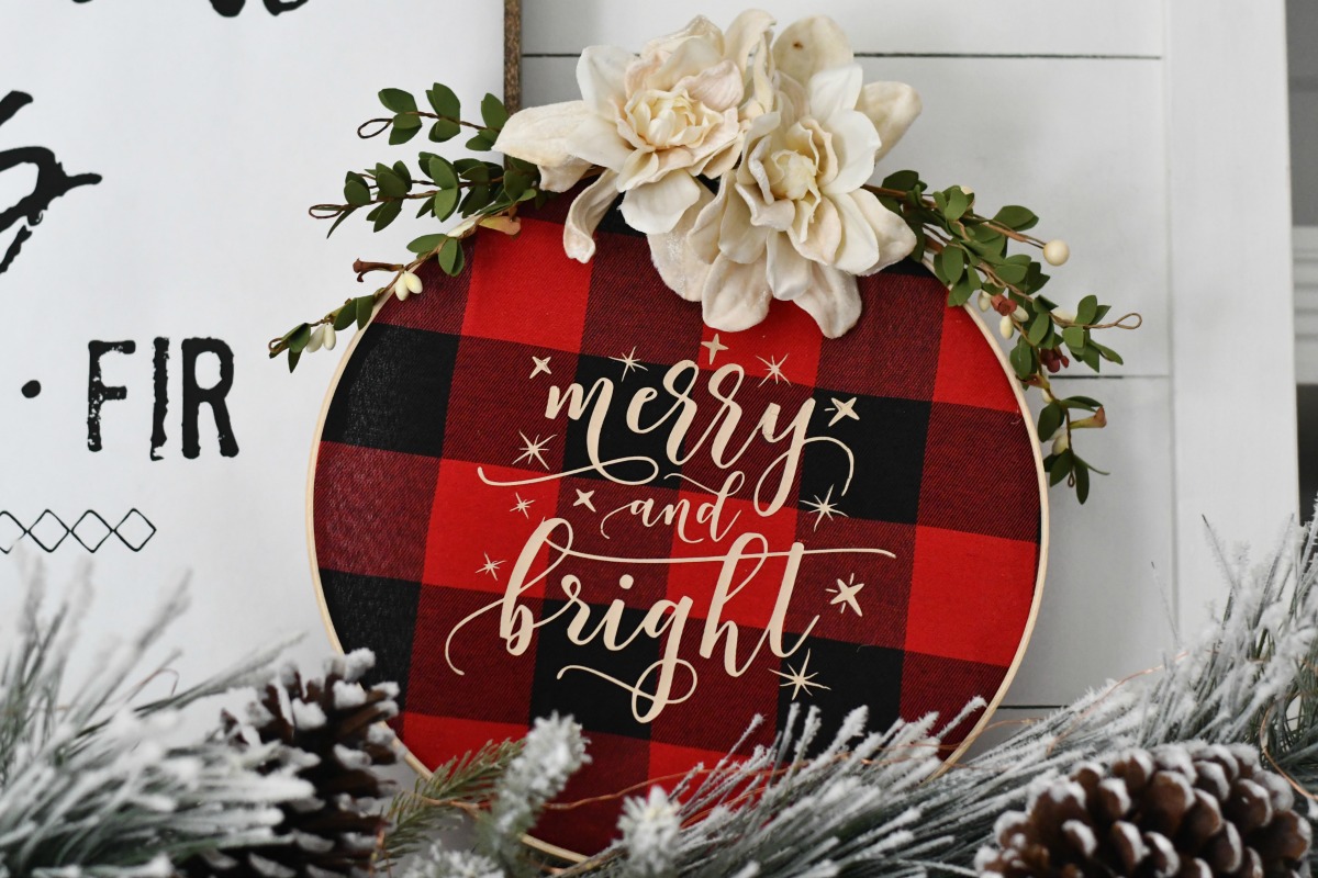 DIY Embroidery Hoop Christmas Ornaments – large hoop on the mantel