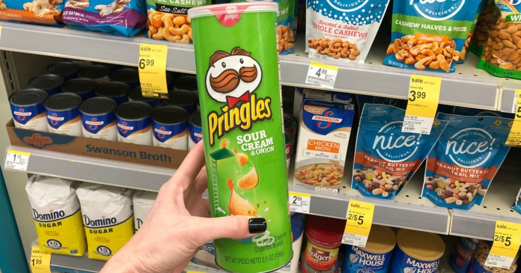 hand holding a can of pringles