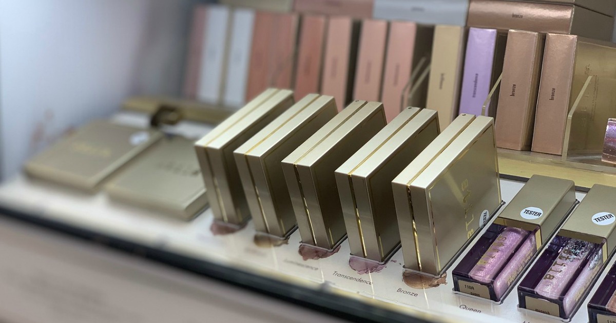Stila Display Up to 65% Off Stila Cosmetics + FREE Shipping