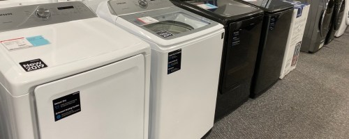 row of washers in white and black lined up in best buy store