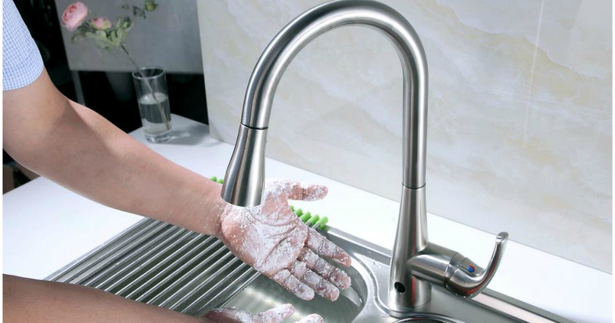 Flow Motion Single-Handle Pull-Down Sprayer Kitchen Faucet with dirty hands 