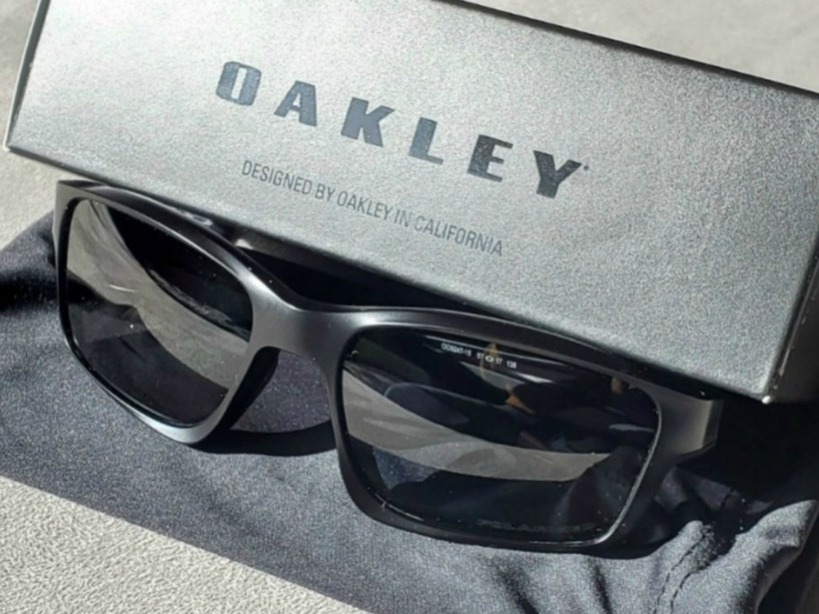 Men's Oakley Sun Glasses