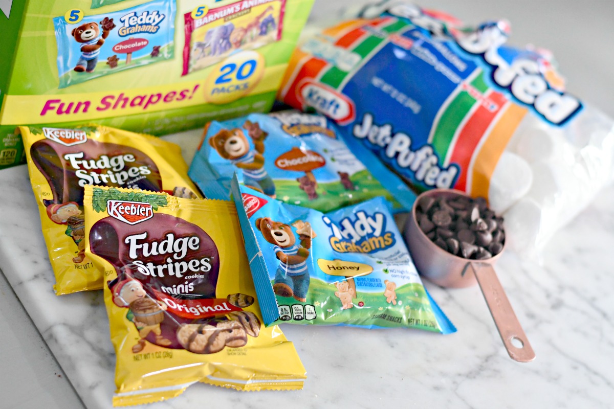 ingredients to make traveling s'mores with individual snack cookies 