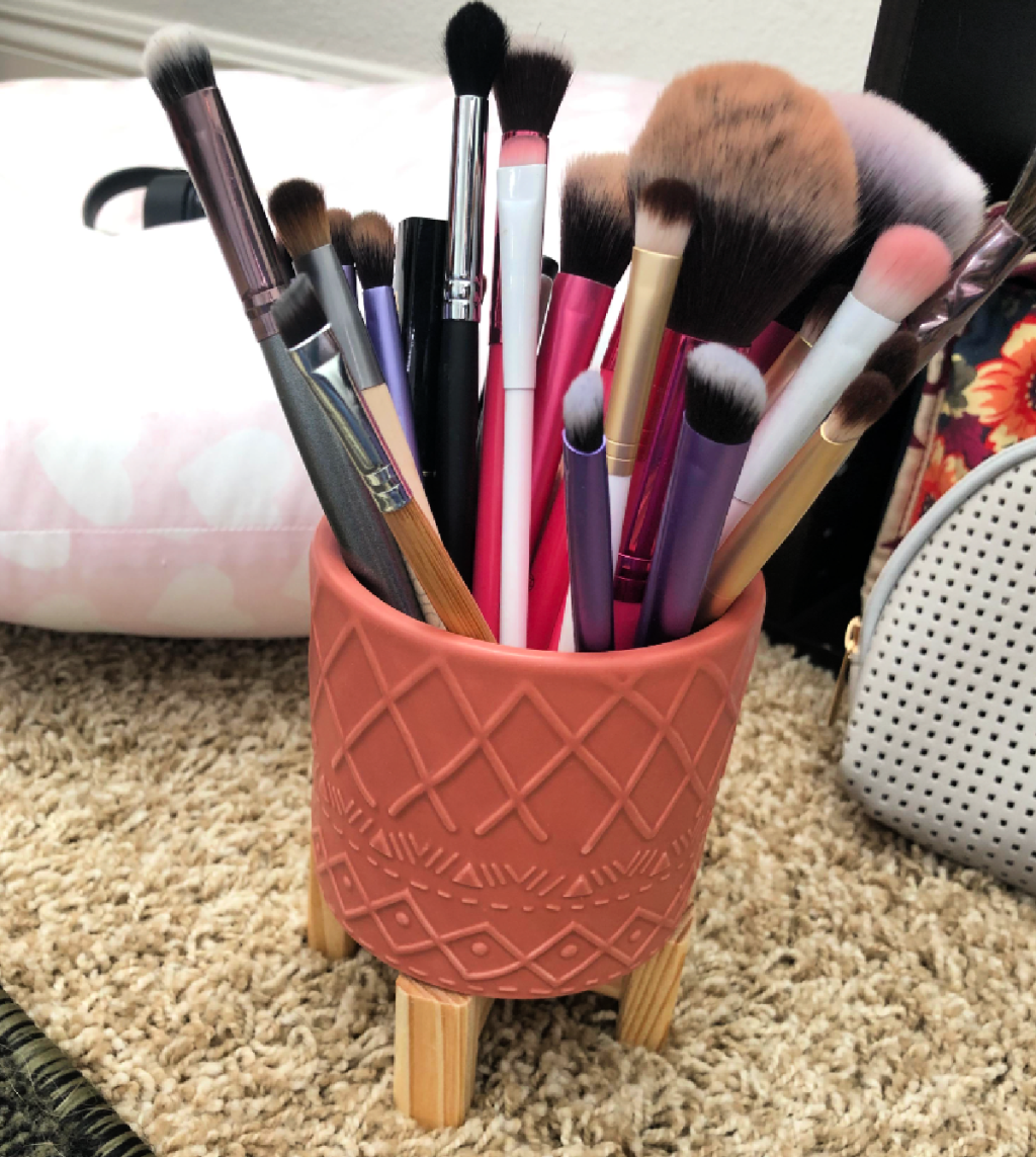 Makeup brushes in a small plant pot, one of our makeup organization ideas from Reddit